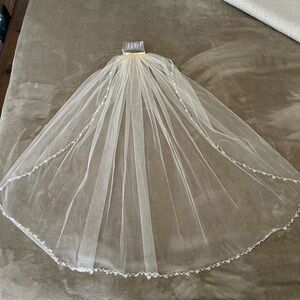 Ivory wedding veil
